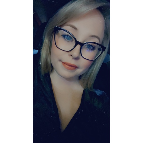 Meet the Posher Other - Meet your Posher, Caitlin